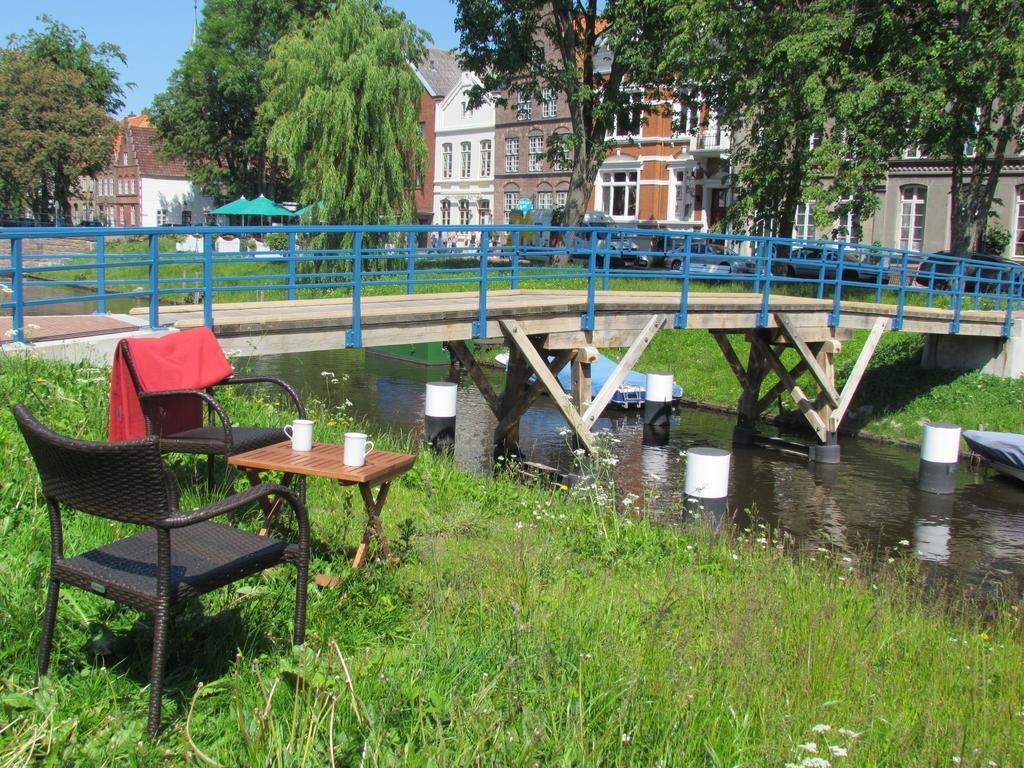 Apartments Im Froschhaus Mit Fruehstueckskuechen Friedrichstadt Εξωτερικό φωτογραφία