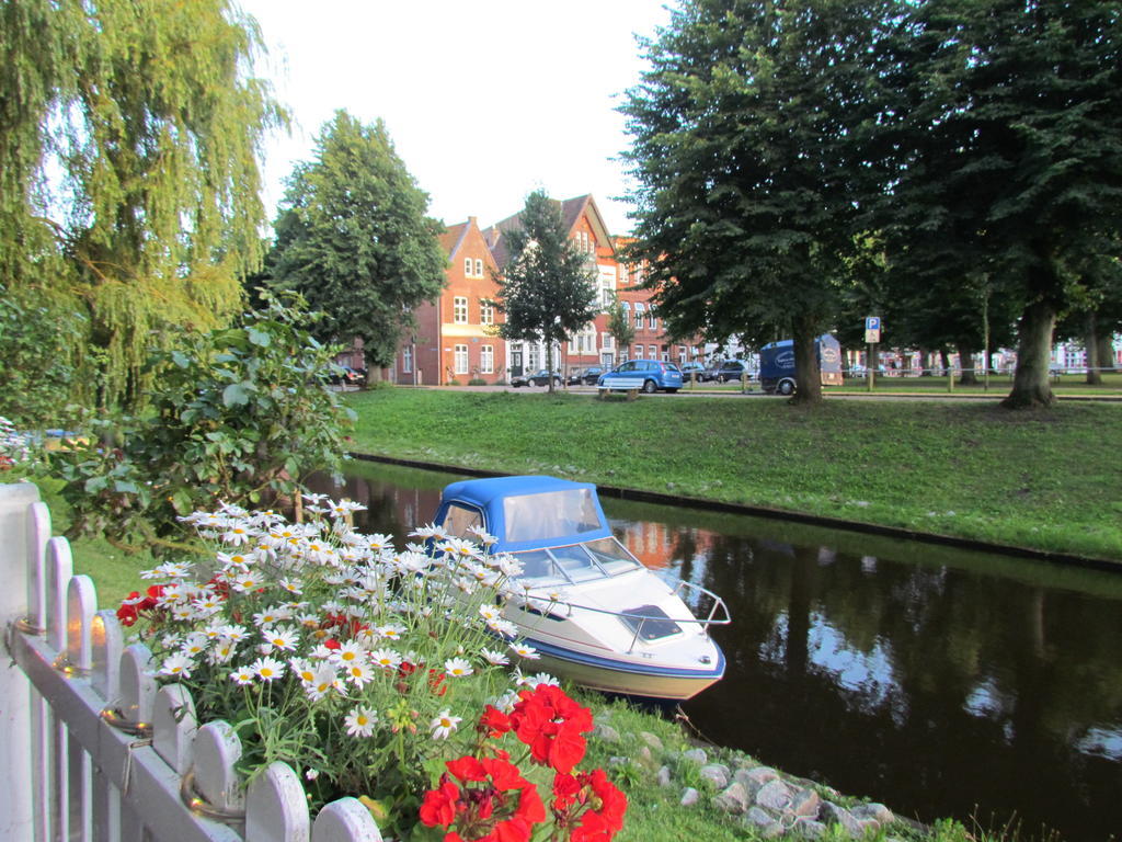 Apartments Im Froschhaus Mit Fruehstueckskuechen Friedrichstadt Εξωτερικό φωτογραφία